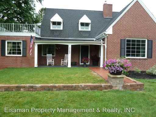 1703 N Main St - Photo 2 of 10