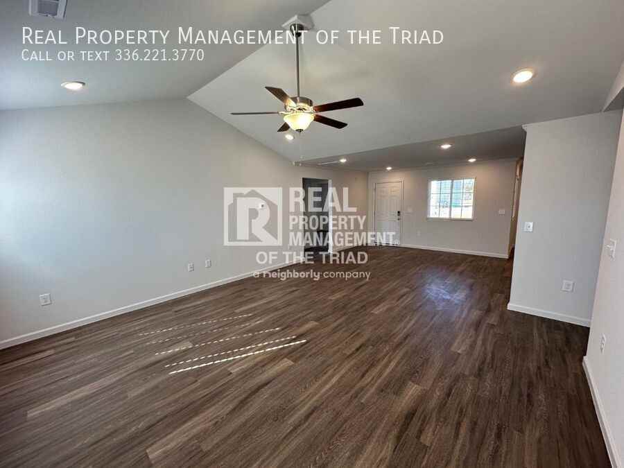 726 Brampton Dr - Photo 2 of 15