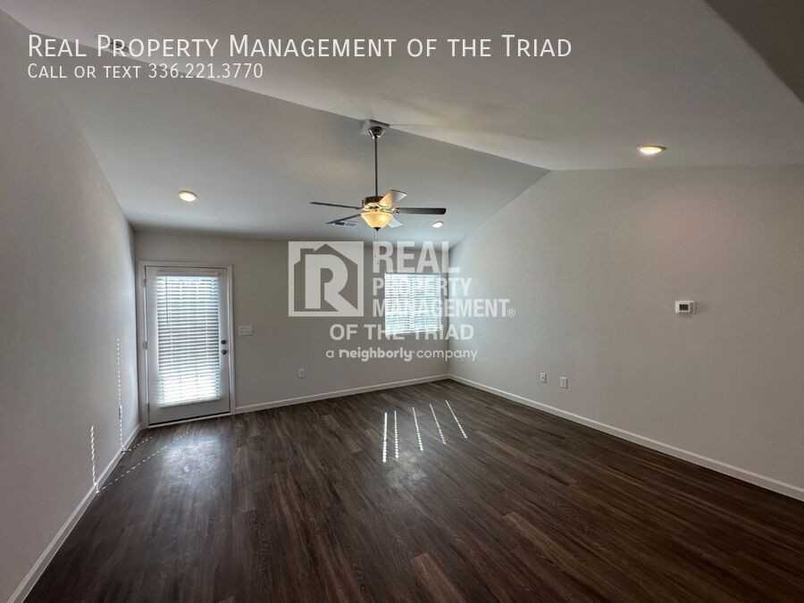 726 Brampton Dr - Photo 3 of 15