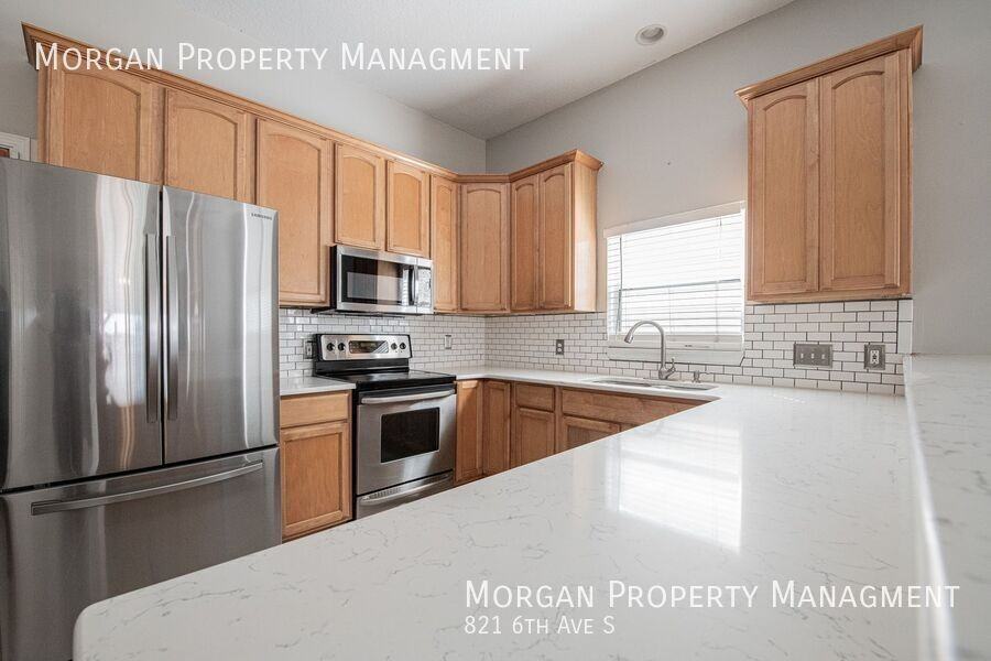 821 6th Ave S - Photo 2 of 33