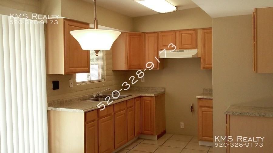 5511 W Utah St - Photo 3 of 26