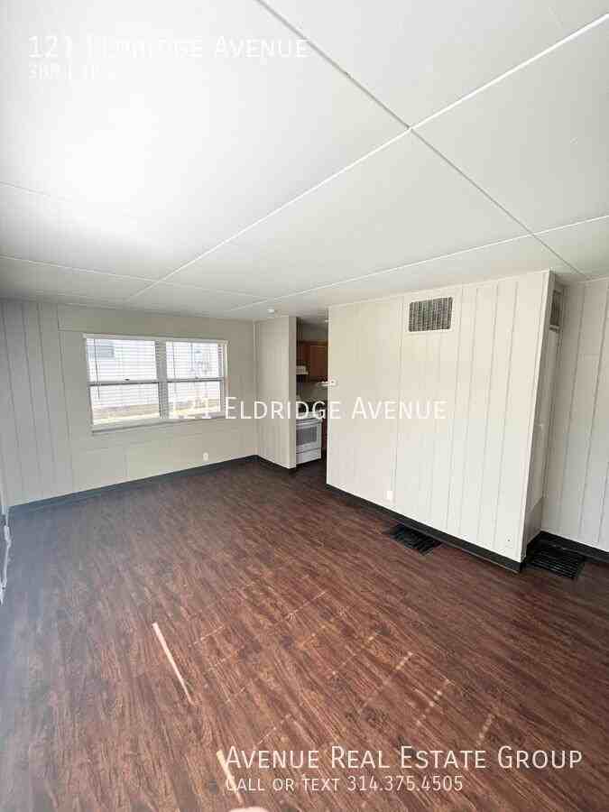 121 Eldridge Ave - Photo 3 of 20