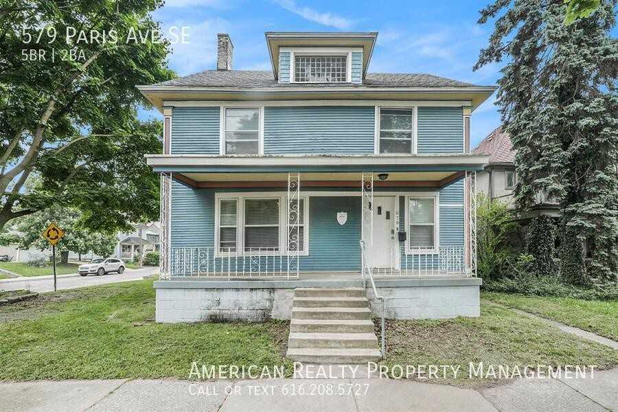 579 Paris Avenue Southeast - Photo 2 of 21