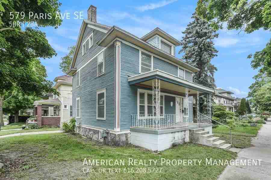 579 Paris Avenue Southeast - Photo 4 of 21