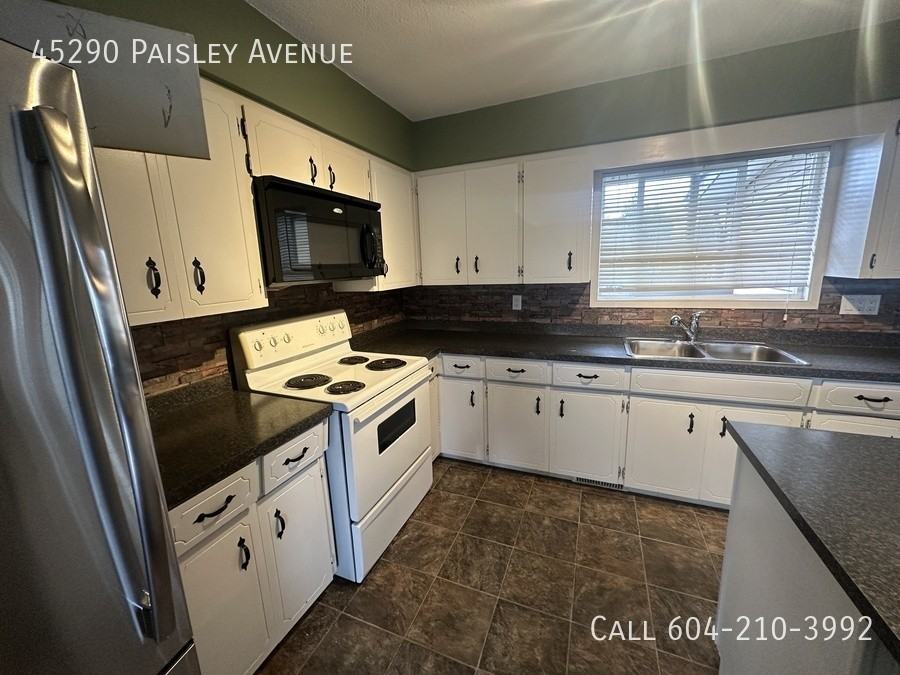 45290 Paisley Ave, Chilliwack, BC V2P 1K9, CAN - 4 bedroom House Rental ...
