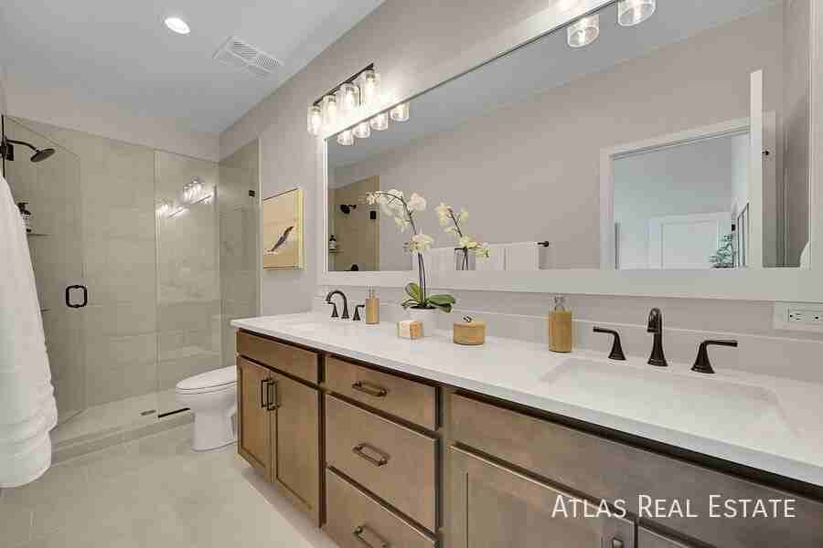 880 Thurston Hts - Photo 3 of 15