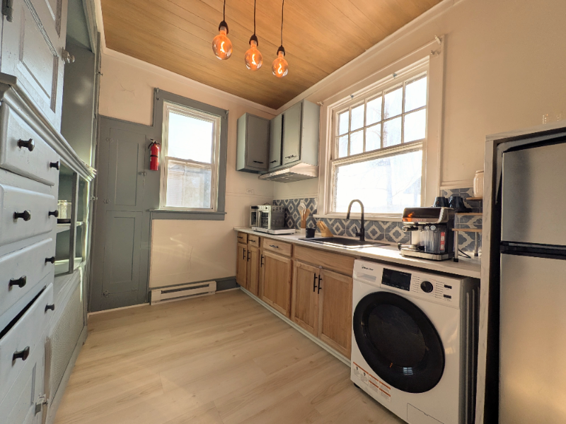 100 East - Photo 3 of 14