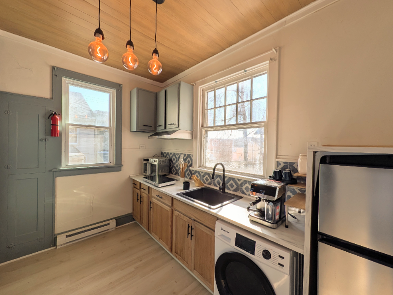 100 East - Photo 4 of 14