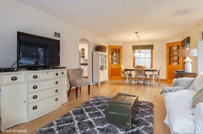 318 W Jackson St - Photo 2 of 12