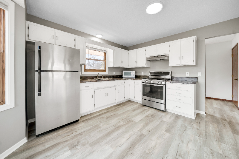 15600 47th Ave N - Photo 4 of 20