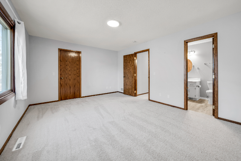 15600 47th Ave N - Photo 6 of 20