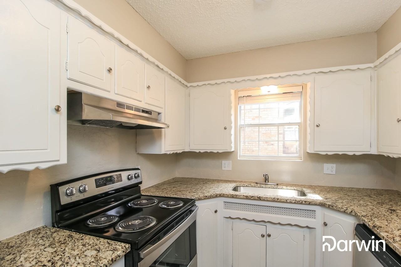 6728 Tall Oaks Dr - Photo 2 of 15