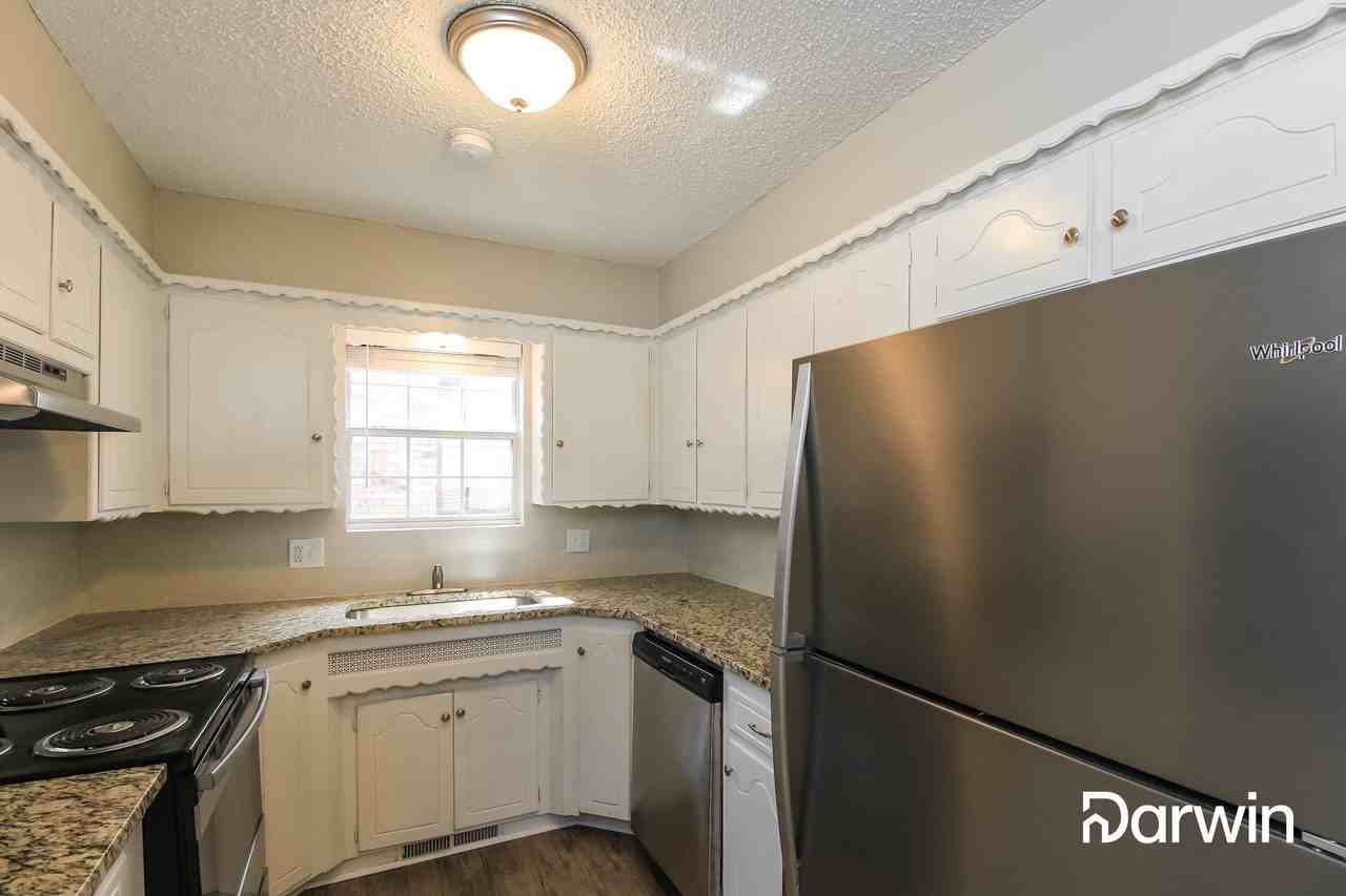 6728 Tall Oaks Dr - Photo 3 of 15