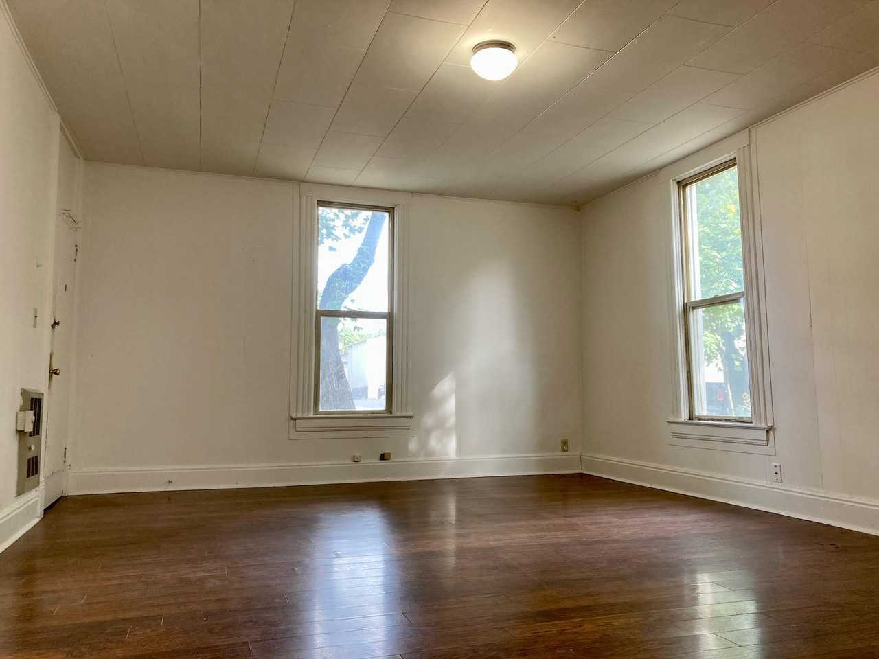 217 North Almon Street - Photo 5 of 10