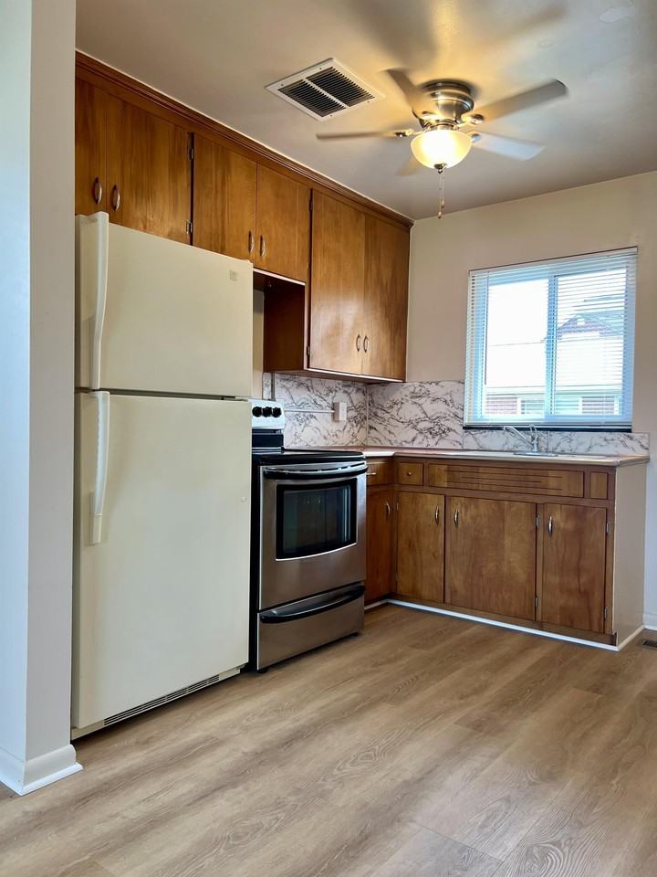 25740 Lawrence Avenue - Photo 2 of 9