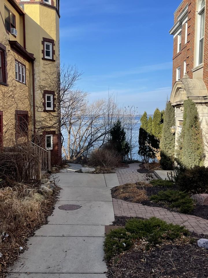 632 Howard Place - Photo 3 of 50