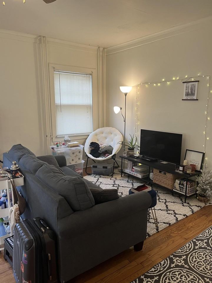 240 West Lakelawn Place - Photo 3 of 50
