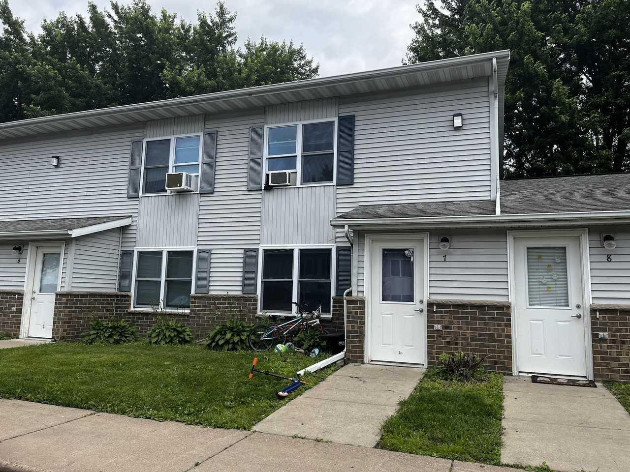 Elm Drive - Loyal - Photo 6 of 16