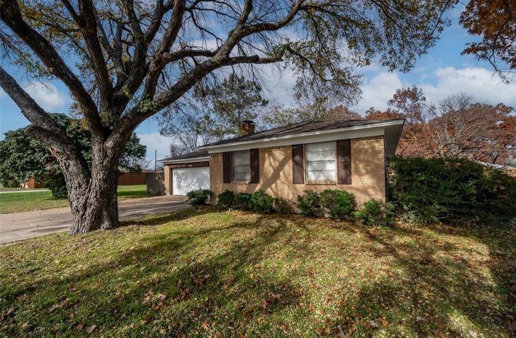 1705 14th St - Photo 3 of 12