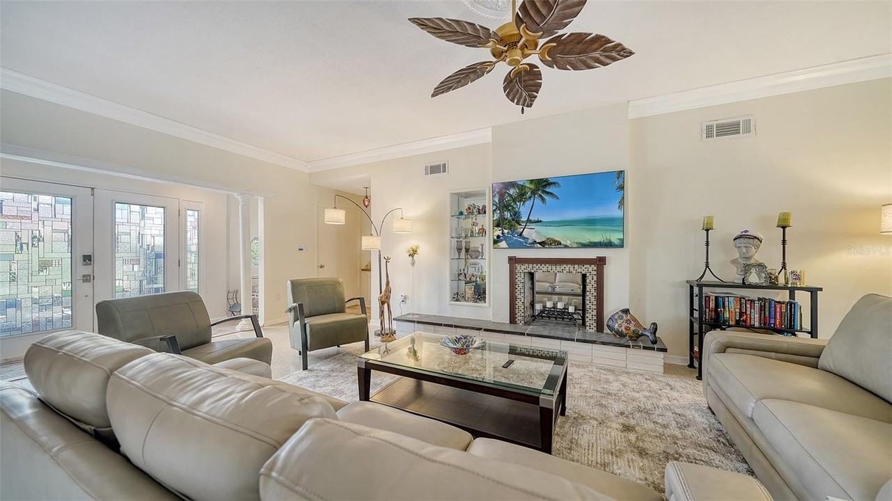 1718 Caribbean Dr - Photo 6 of 50