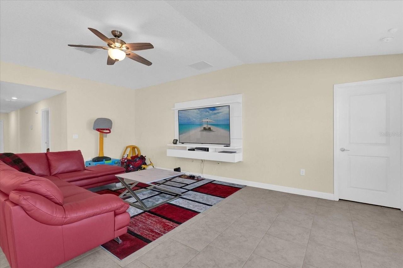 429 N Andrea Cir - Photo 3 of 16