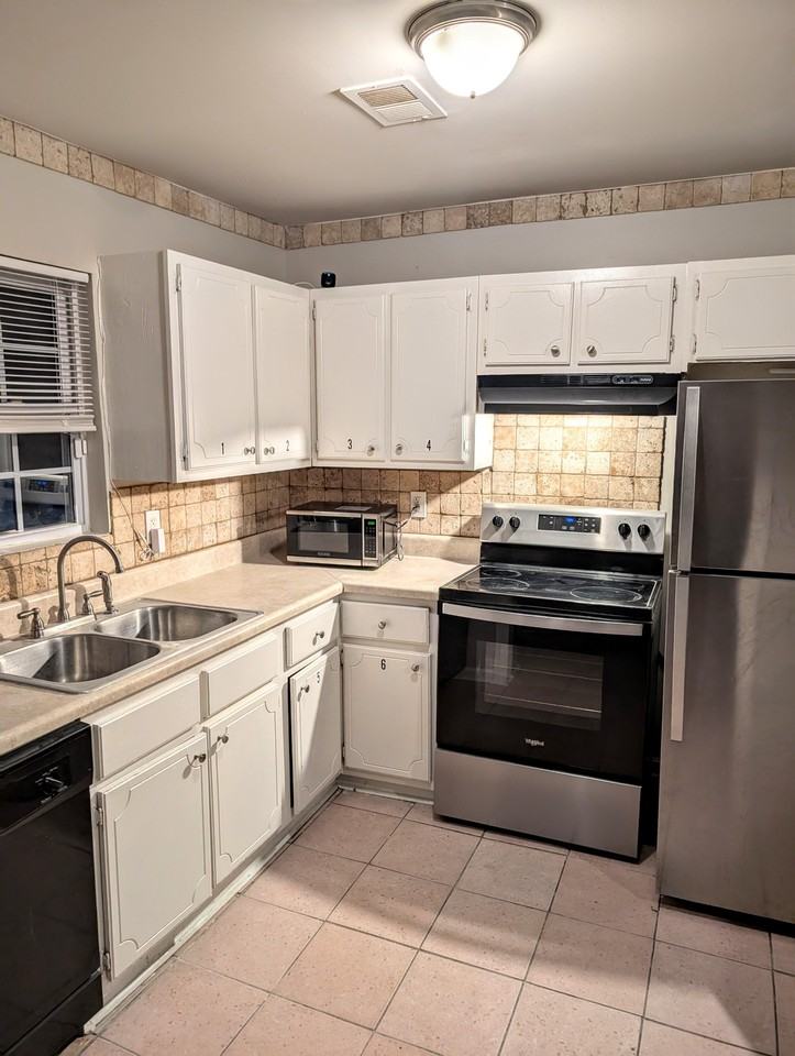 Barfield Avenue Southwest - Photo 4 of 22