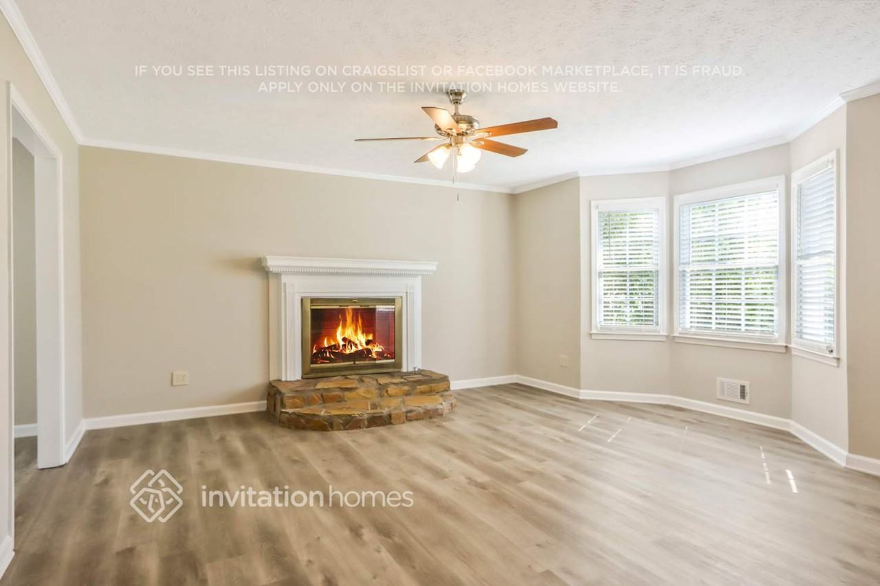 5013 Evelyn Way - Photo 5 of 17