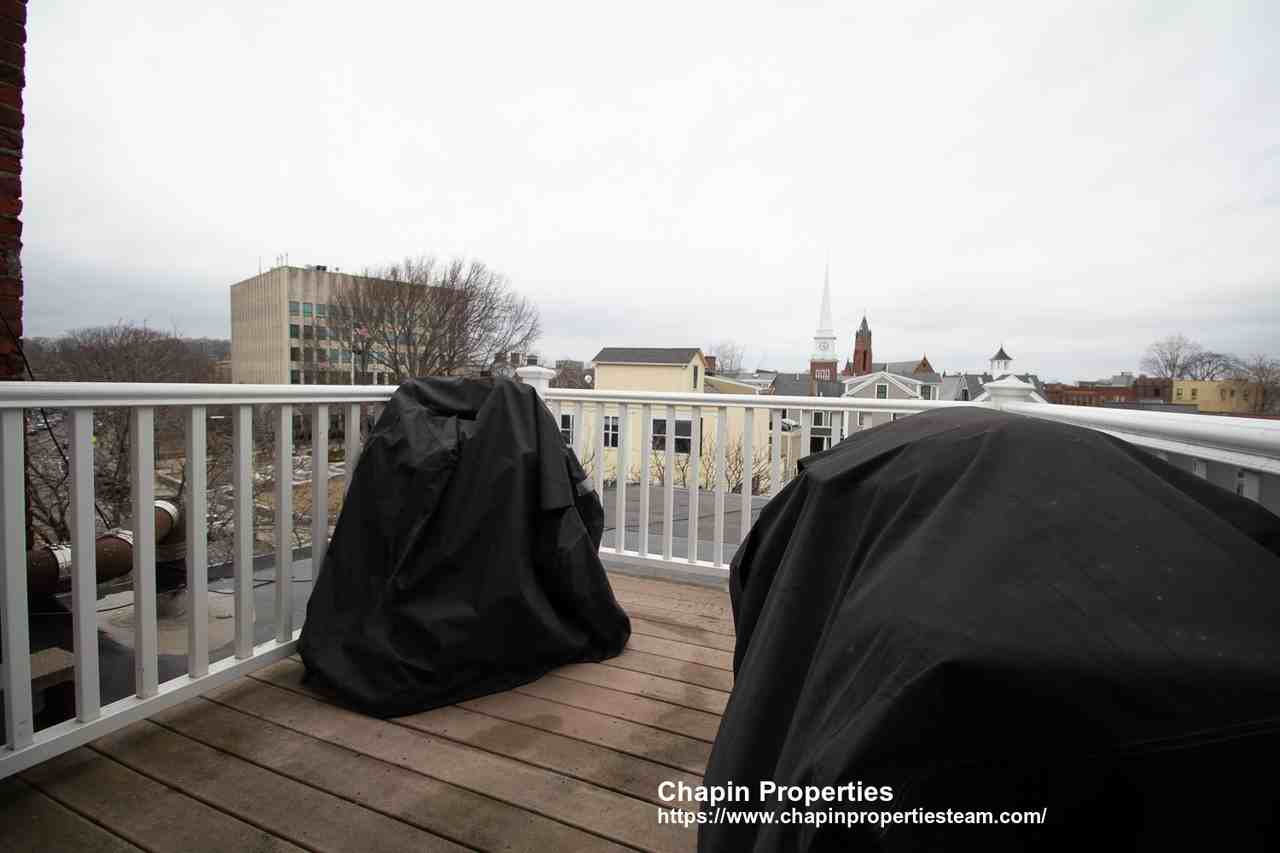 300 Washington St #4 - Photo 7 of 8