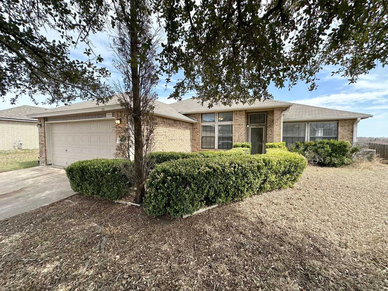 607 Hogan Dr - Photo 2 of 43