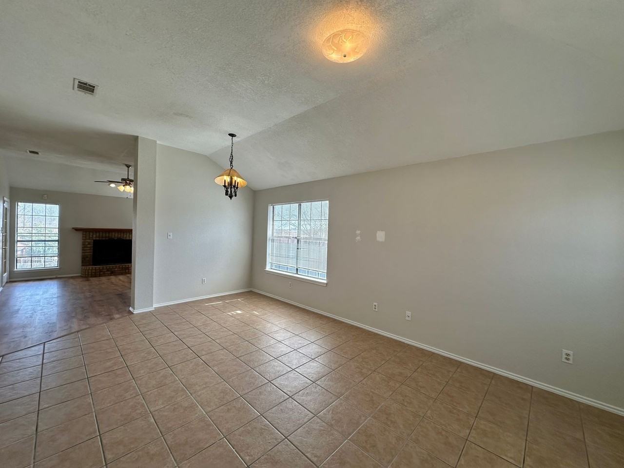 607 Hogan Dr - Photo 4 of 43