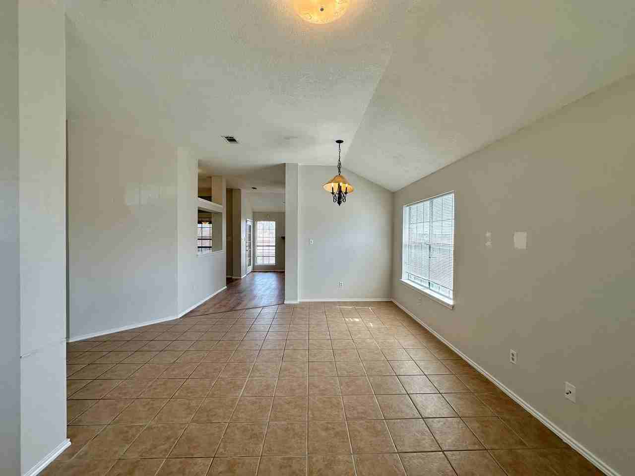 607 Hogan Dr - Photo 6 of 43