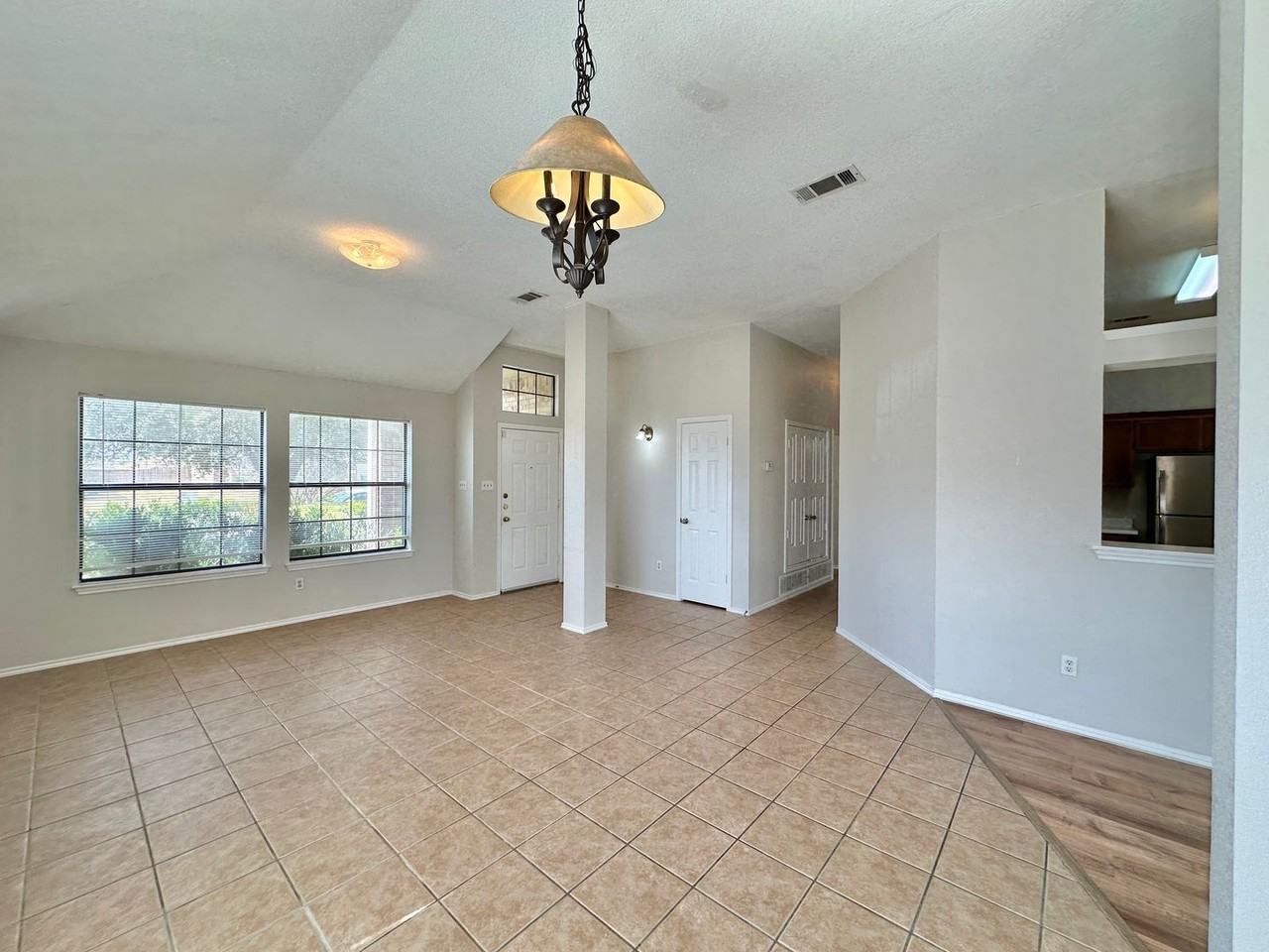 607 Hogan Dr - Photo 7 of 43