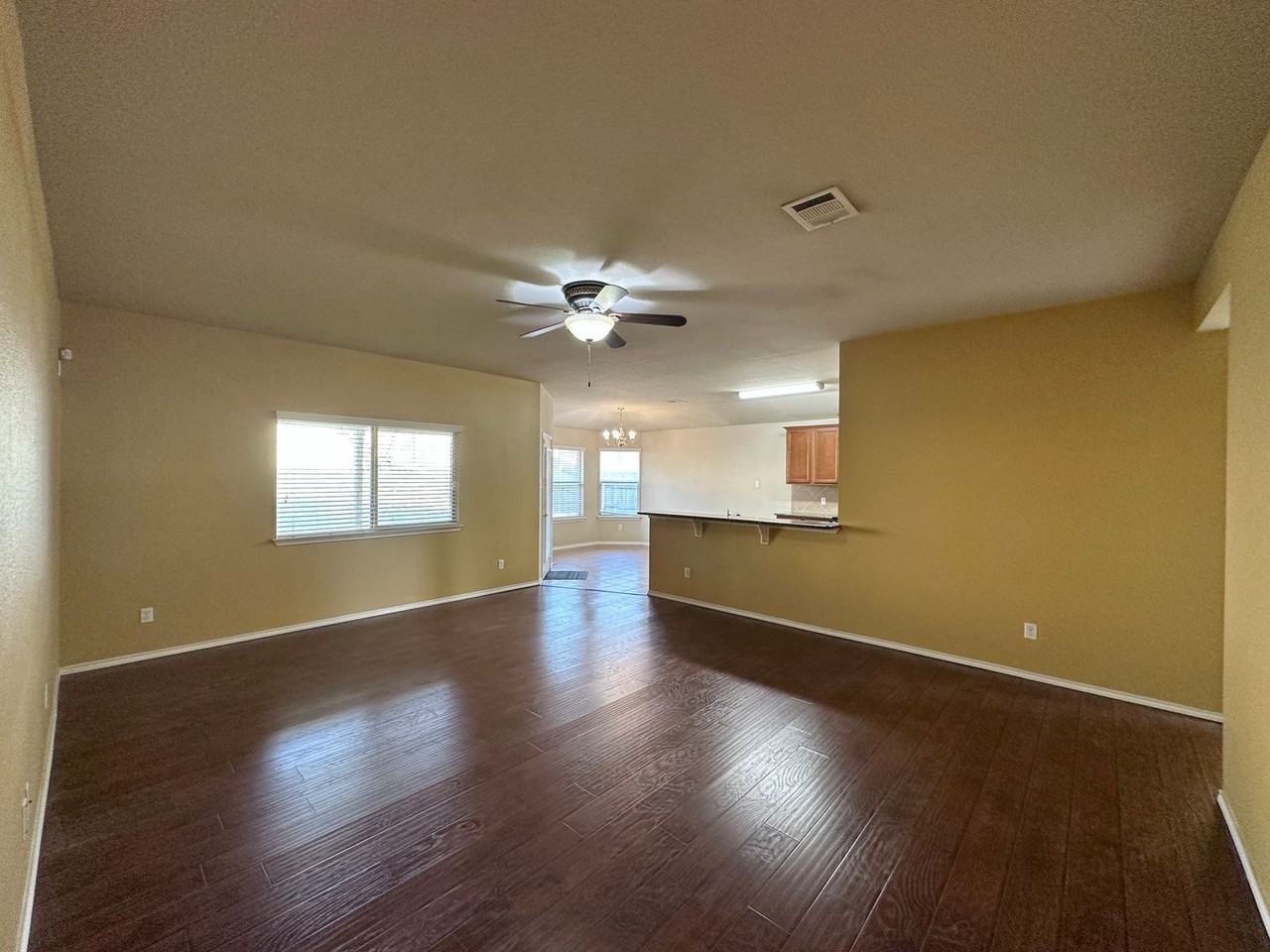 6806 Modesto Rd - Photo 3 of 33