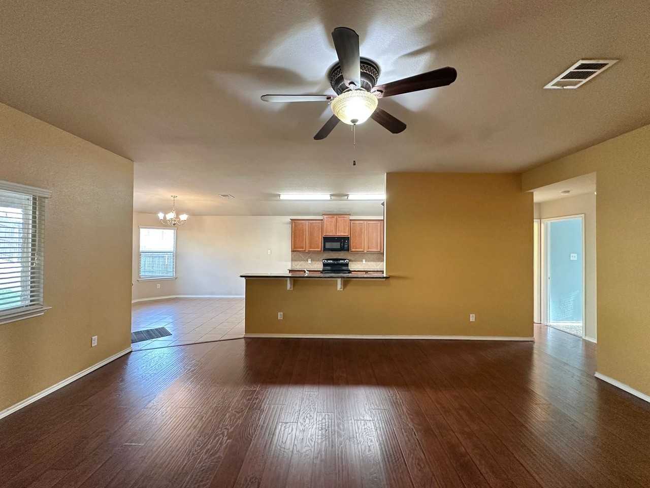 6806 Modesto Rd - Photo 4 of 33