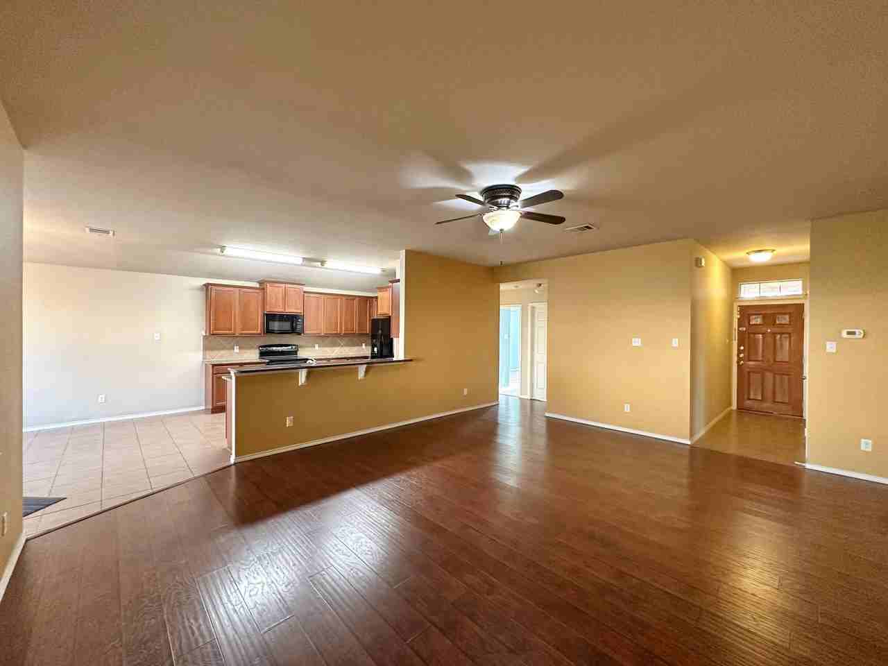 6806 Modesto Rd - Photo 5 of 33