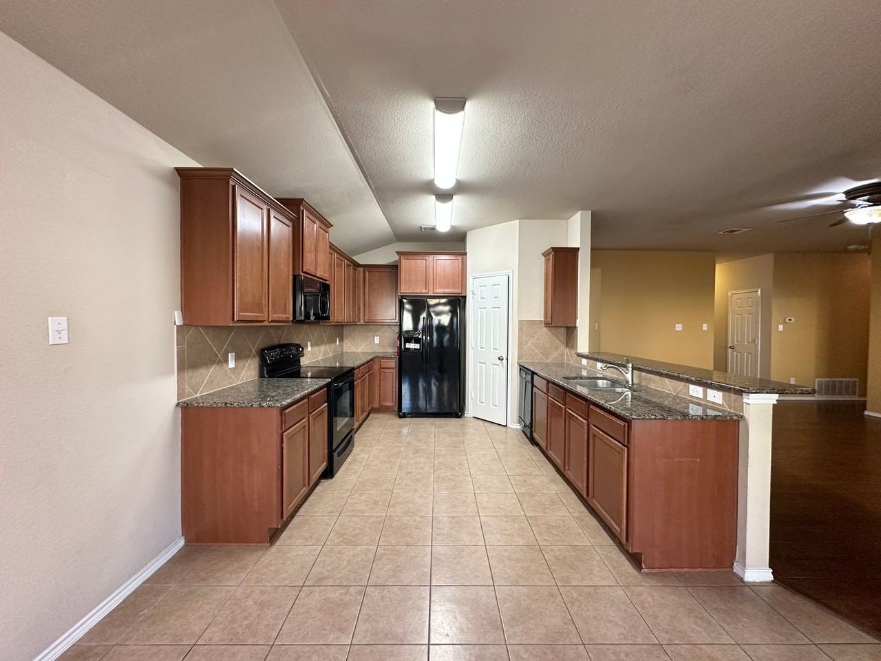 6806 Modesto Rd - Photo 6 of 33