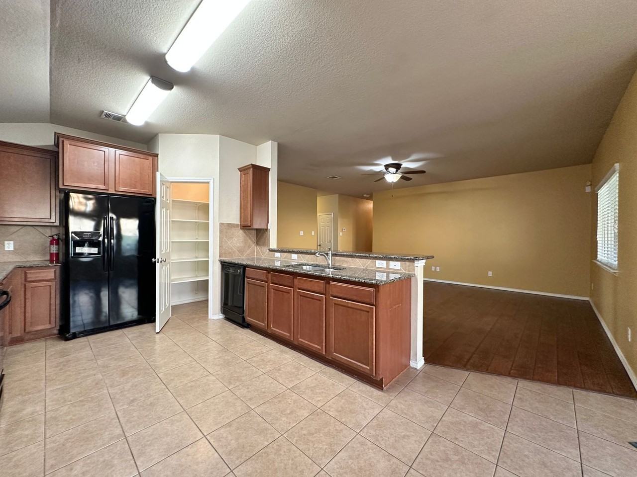 6806 Modesto Rd - Photo 7 of 33