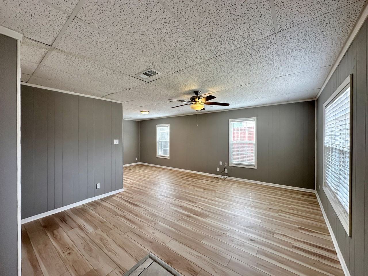 822 Southside Dr - Photo 3 of 24