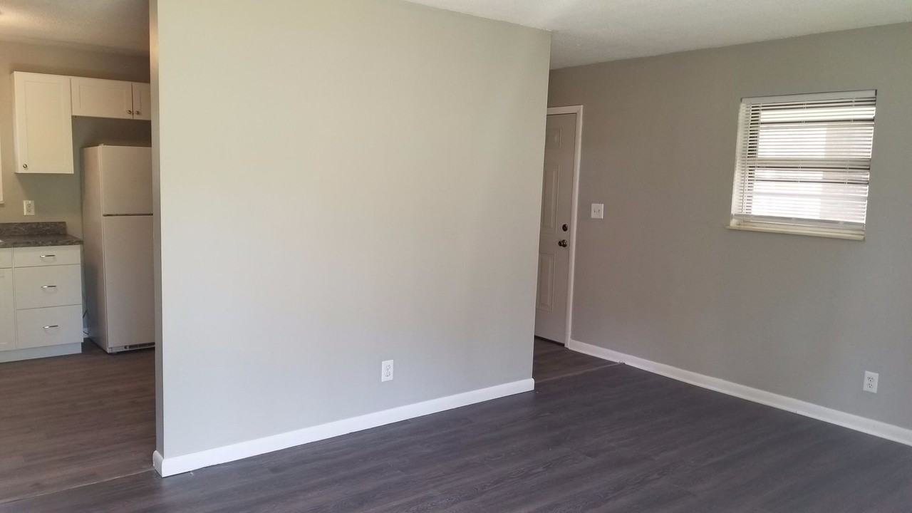 512 Parker Rd - Photo 2 of 16