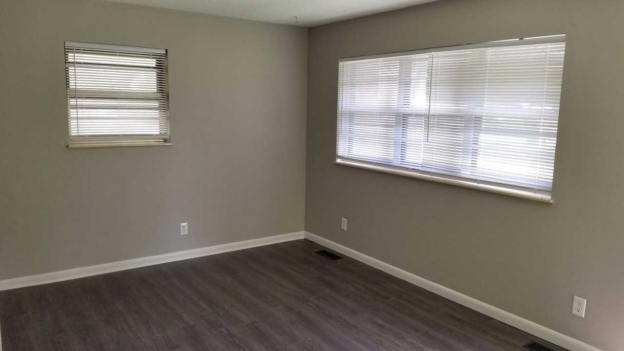 512 Parker Rd - Photo 3 of 16