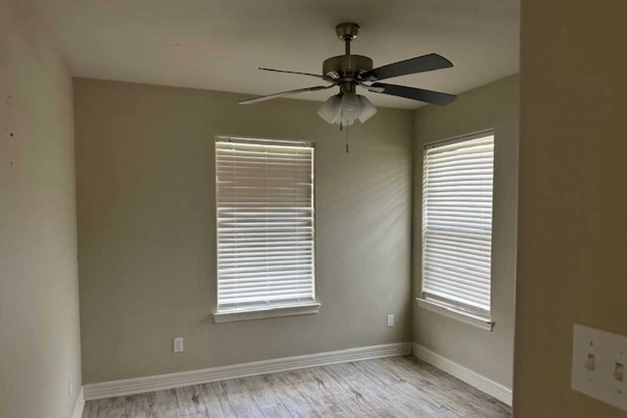 1015 Stewart St - Photo 2 of 11