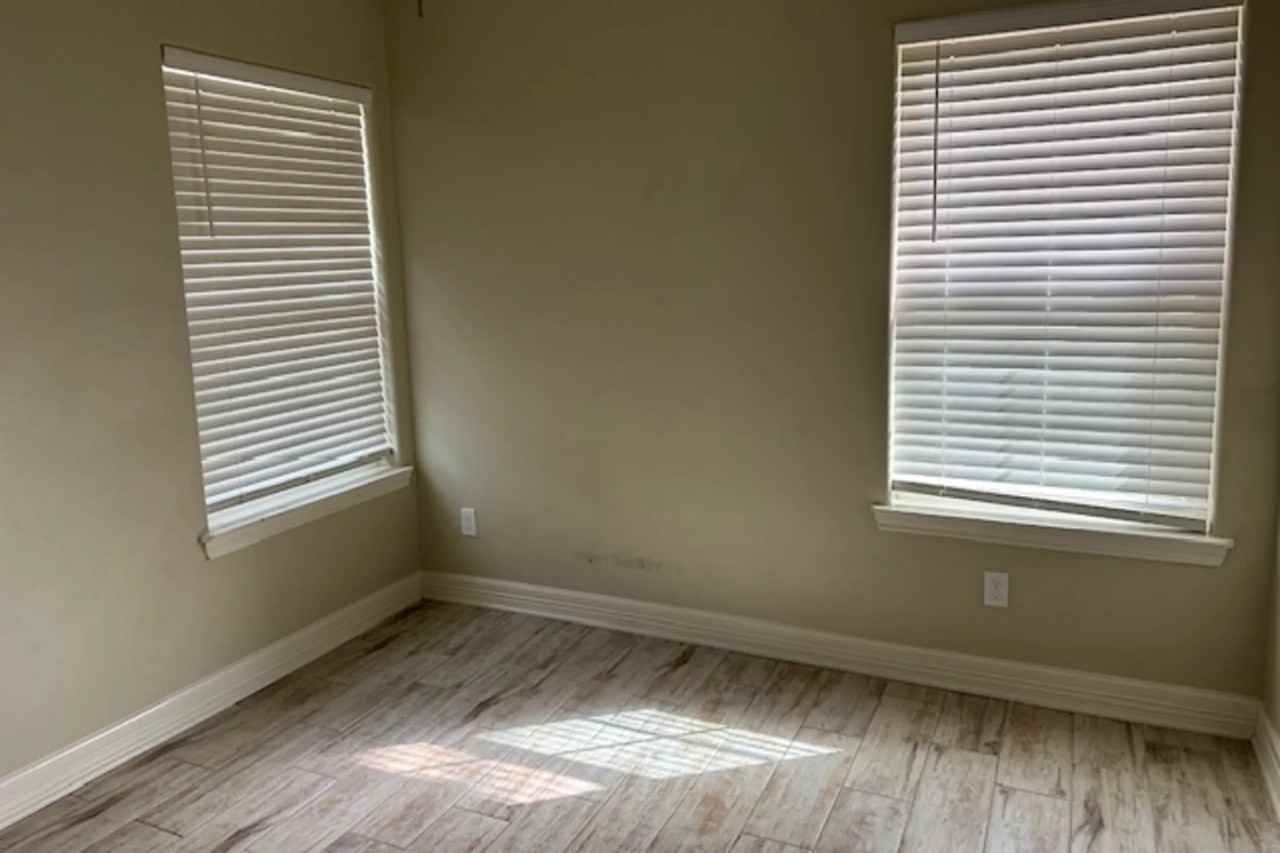 1015 Stewart St - Photo 3 of 11