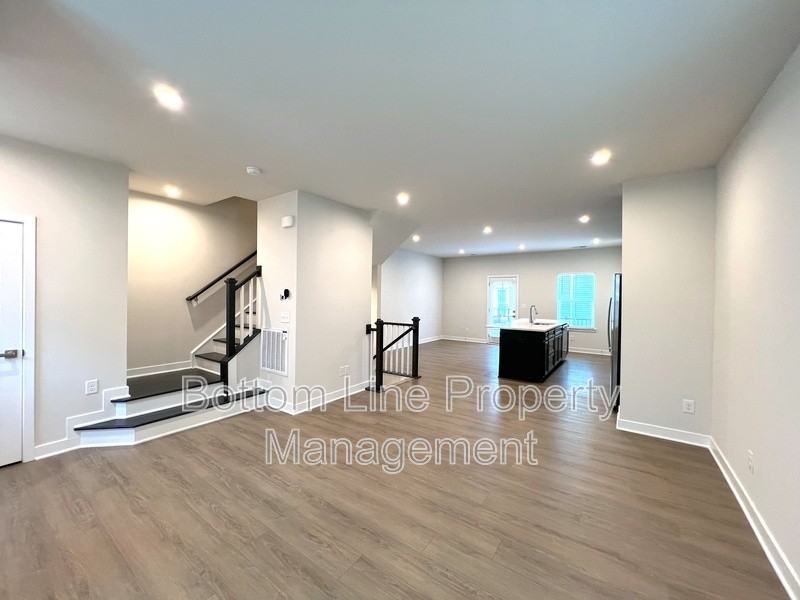 9416 Mallard Mills Dr - Photo 3 of 32