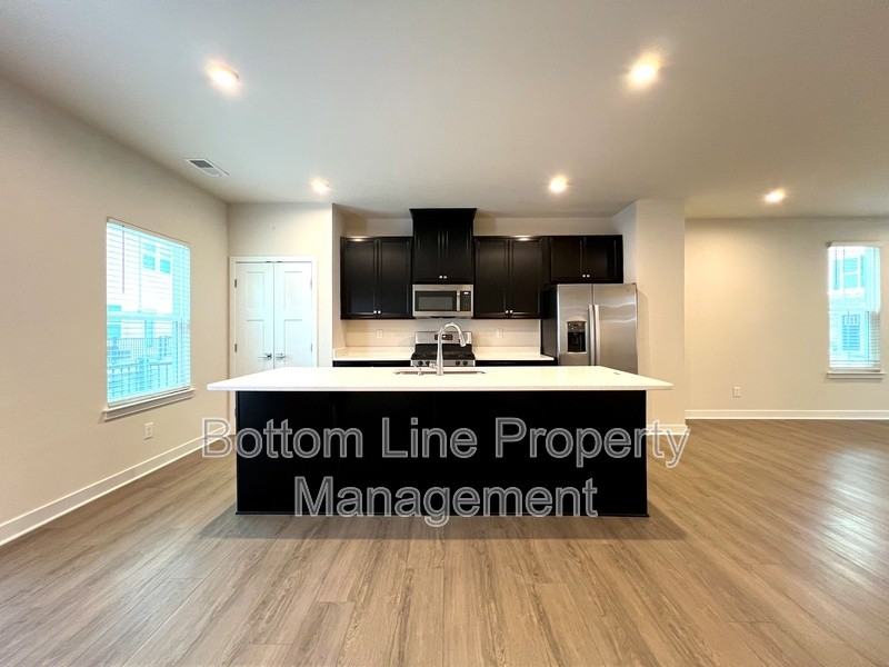 9416 Mallard Mills Dr - Photo 4 of 32