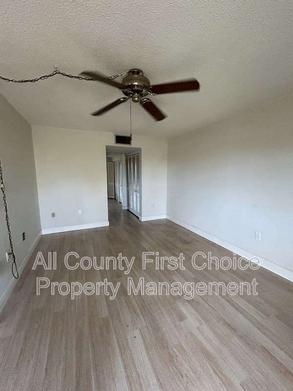 951 79th Ave N #322 - Photo 3 of 13