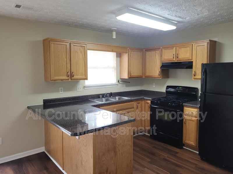 5543 Pineridge Ct - Photo 5 of 11