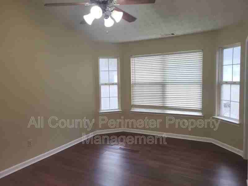 5543 Pineridge Ct - Photo 7 of 11