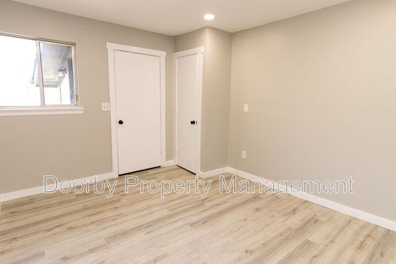 903 Forest Dale Ln #A - Photo 5 of 16