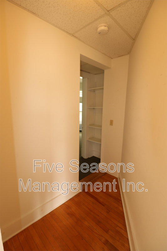 122 Buell St - Photo 4 of 13