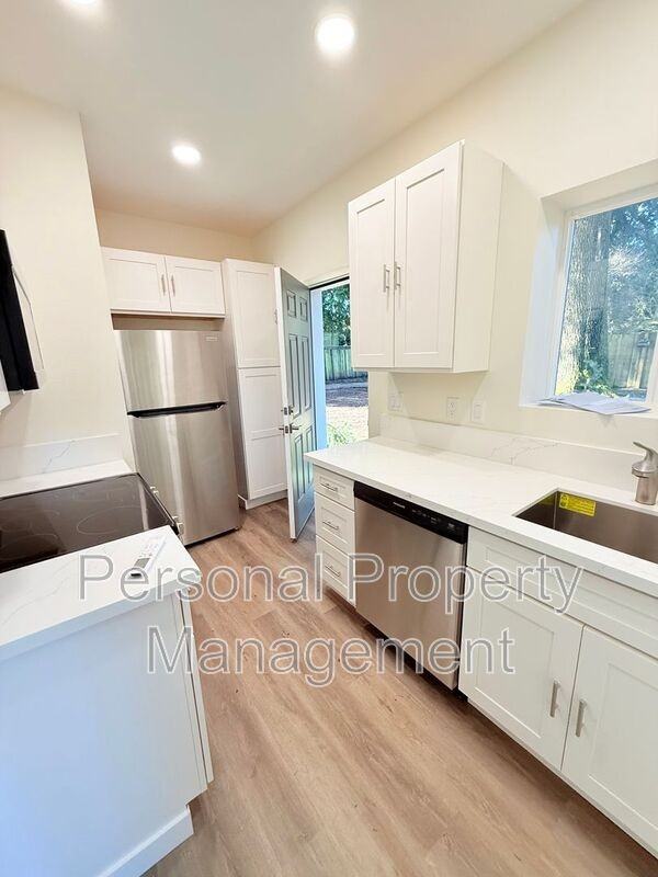 3401 E 18th St #A - Photo 3 of 7